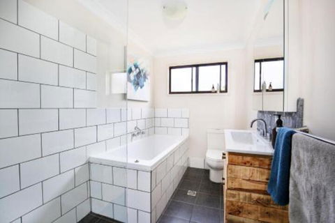 Aloha Pet & Family Friendly 10 Min Walk To Beach - Accommodation Brisbane 2