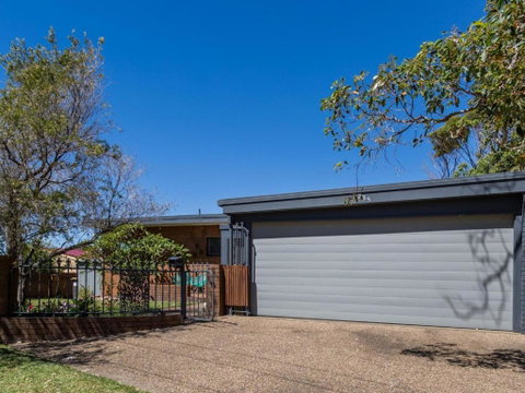 235 Mitchell Parade Mollymook - Accommodation Brisbane 2