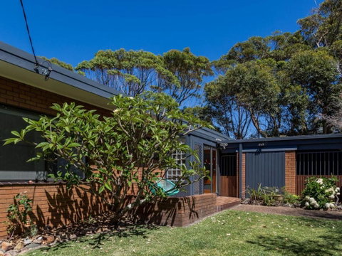235 Mitchell Parade Mollymook - Accommodation Brisbane 1