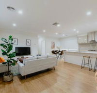 118 Refreshing 3BR Werribee Family House - Accommodation Brisbane