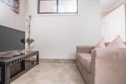 Scenic Illawong Riverside Getaway 1bed1bath Unit - Accommodation Brisbane 3