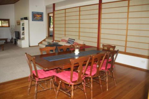LIZ LAKE - Accommodation Brisbane 7