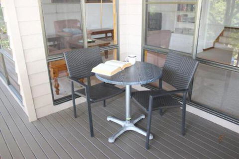 LIZ LAKE - Accommodation Brisbane 3