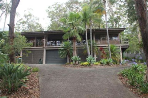 LIZ LAKE - Accommodation Brisbane 0