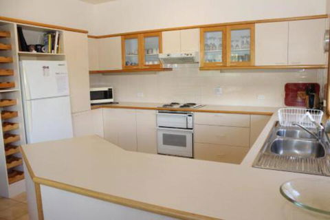 LIZ LAKE - Accommodation Brisbane 6