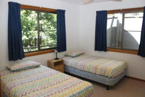 LIZ LAKE - Accommodation Brisbane 5