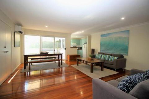 MAGIC BEACH HOUSE PET FRIENDLY - Accommodation Brisbane 5