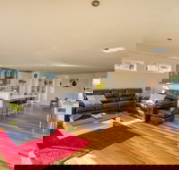 Seaview Apartment - Accommodation Brisbane