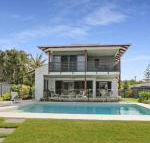 WATERFRONT HOME BORDERING MOOLOOLABA - Accommodation Brisbane