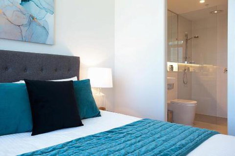 CITY HIGH Hosted By: LAbode Accommodation - Accommodation Brisbane 2