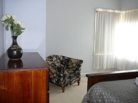 BEACHPOINT COTTAGE - Accommodation Brisbane 6