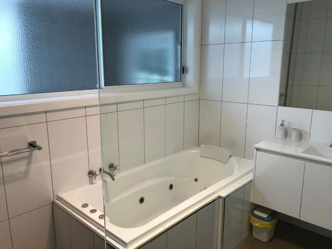 BEACHPOINT COTTAGE - Accommodation Brisbane 1