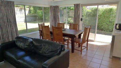 BEACHPOINT COTTAGE - Accommodation Brisbane 3