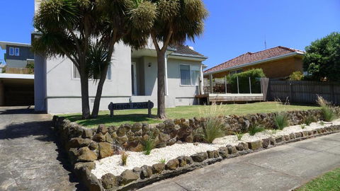 BEACHPOINT COTTAGE - Accommodation Brisbane 2