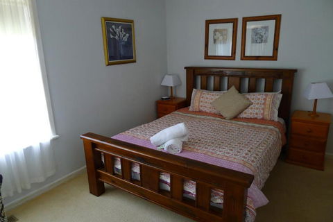 BEACHPOINT COTTAGE - Accommodation Brisbane 4