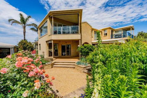 VIEWS FOREVER INVERLOCH - Accommodation Brisbane 5
