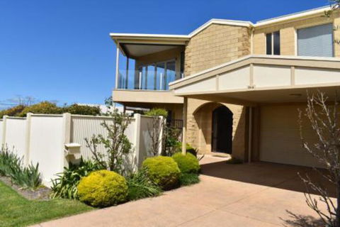VIEWS FOREVER INVERLOCH - Accommodation Brisbane 0