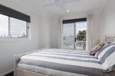 Birubi Breezes 2 / 7 Fitzroy St. Large Duplex With Air Conditioning WIFI & Only 5 Minute Walk To The Beach - Accommodation Brisbane 2