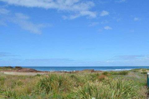 Birubi Breezes 2 / 7 Fitzroy St. Large Duplex With Air Conditioning WIFI & Only 5 Minute Walk To The Beach - Accommodation Brisbane 7