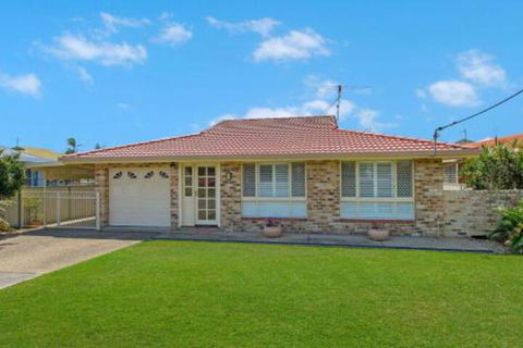 Burkeys 5 Main Street - Accommodation Brisbane 5