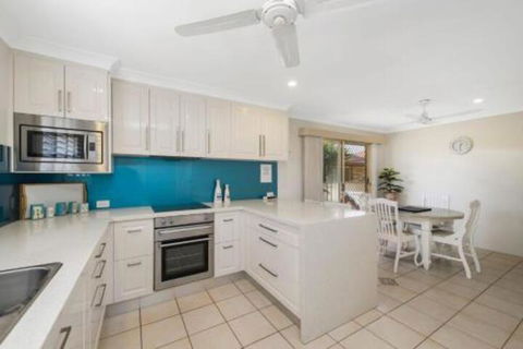 Burkeys 5 Main Street - Accommodation Brisbane 2