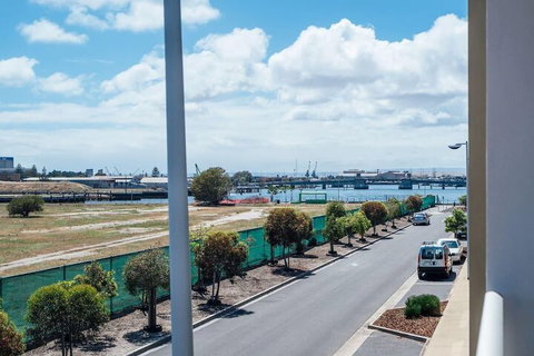 The Cove At New Port Pool Spa Sauna Gym & More - Accommodation Brisbane 1