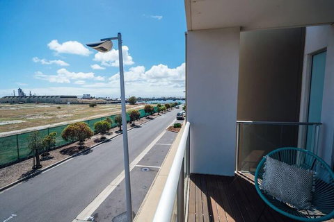 The Cove At New Port Pool Spa Sauna Gym & More - Accommodation Brisbane 2