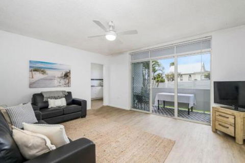 WAVES On MAIN 4 / 1 MAIN STREET - Accommodation Brisbane 0
