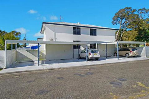 WAVES On MAIN 4 / 1 MAIN STREET - Accommodation Brisbane 3