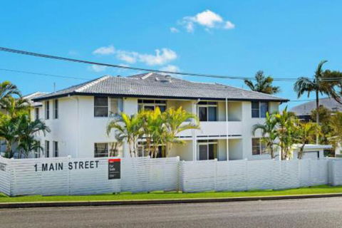 WAVES On MAIN 4 / 1 MAIN STREET - Accommodation Brisbane 4