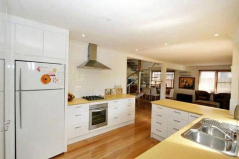 Illalangi Views Pool Walk To Beach - Accommodation Brisbane 3