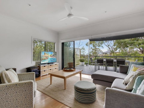 Carroll Ave 76 - Accommodation Brisbane 1