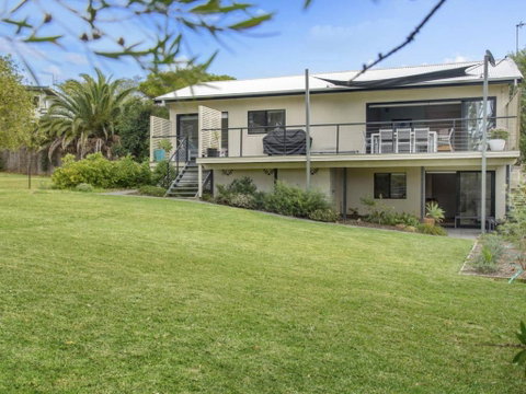 Carroll Ave 76 - Accommodation Brisbane 2