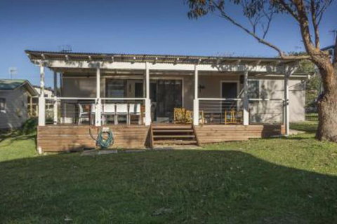 Lockhart Ave 76 - Accommodation Brisbane 0