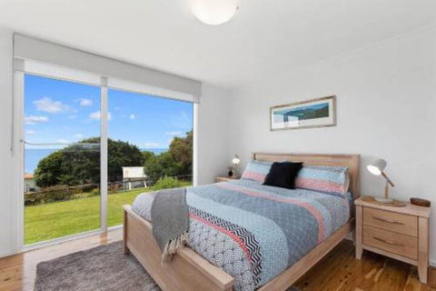 COASTAL HAVEN Panoramic Ocean Views - Accommodation Brisbane 3