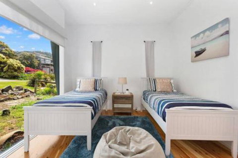 COASTAL HAVEN Panoramic Ocean Views - Accommodation Brisbane 5