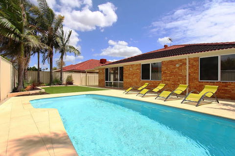Adare House - Accommodation Brisbane 0
