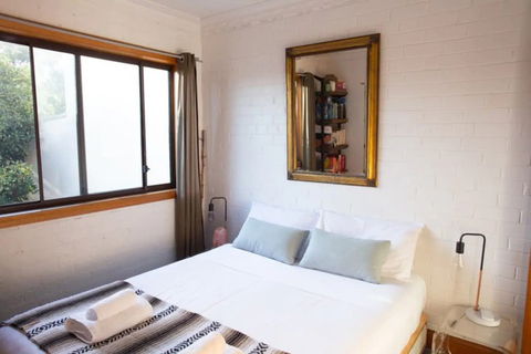 Charming Cottage With Leafy Courtyard - Accommodation Brisbane 3