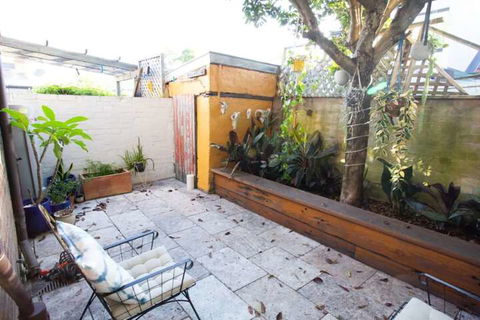 Charming Cottage With Leafy Courtyard - Accommodation Brisbane 6