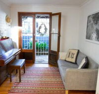 Charming Cottage With Leafy Courtyard - Accommodation Brisbane