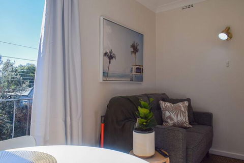 Sun-drenched 1 Bed Studio Apartment In Newtown - Accommodation Brisbane 6