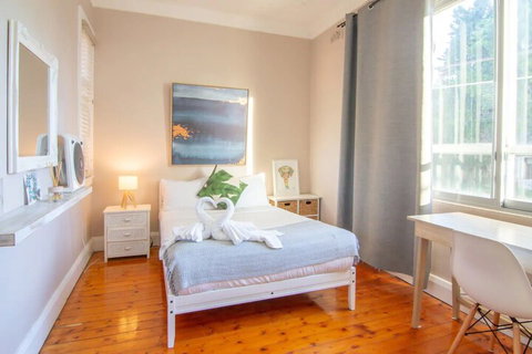 Cosy Apartment Walking Distance To Manly Beach - Accommodation Brisbane 3