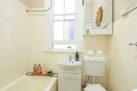Cosy Apartment Walking Distance To Manly Beach - Accommodation Brisbane 6