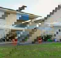 Waterfront Villa in Sanctuary Lakes - Accommodation Brisbane