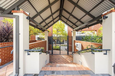 Subiaco Emporium Apartment - Accommodation Brisbane 3