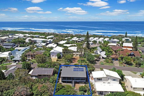 Allamanda Sands - 23 Oriole Avenue - Accommodation Brisbane 1