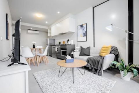 Stunning 2 Bed On Collins With Pool In Southern Cross - Accommodation Brisbane 0