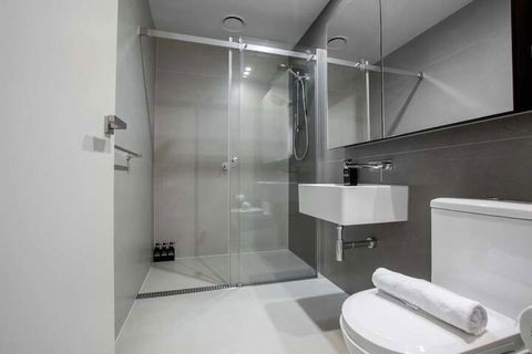 Stunning 2 Bed On Collins With Pool In Southern Cross - Accommodation Brisbane 5