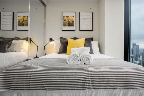 Stunning 2 Bed On Collins With Pool In Southern Cross - Accommodation Brisbane 3