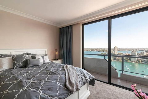 Milsons Point Apartment With Harbour Bridge Views - Accommodation Brisbane 5